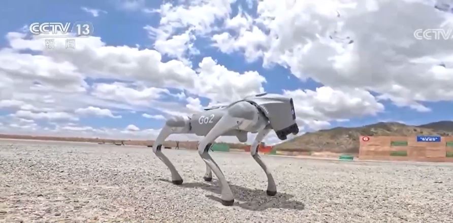 侦察机器狗可以在多种环境下使用。