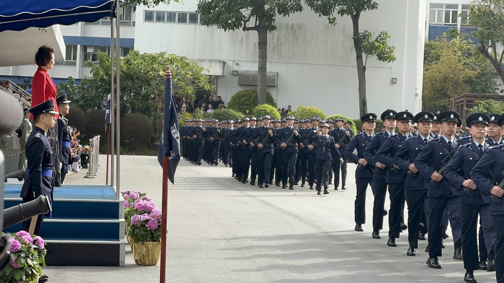 李慧琼担任警察结业会操检阅官。