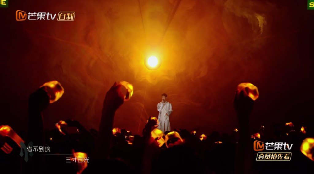《三寸天堂》是郑嘉颖在内地知名度最高的作品《步步惊心》的主题曲。