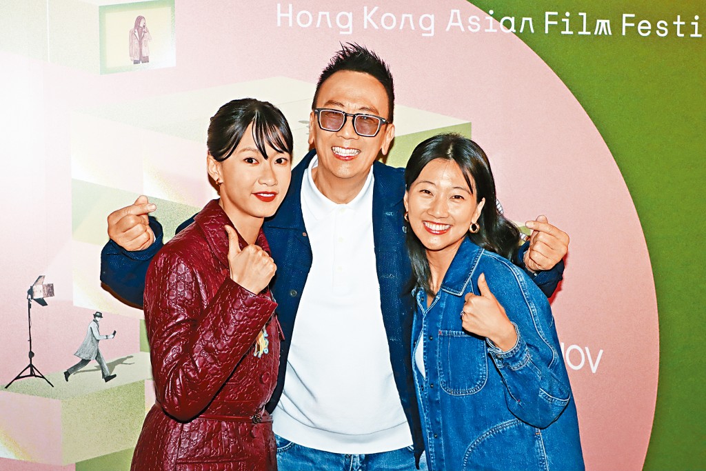 旦哥(中)跟真女兒鄭瑤(右)及戲中愛女廖子妤在新片中合作愉快。