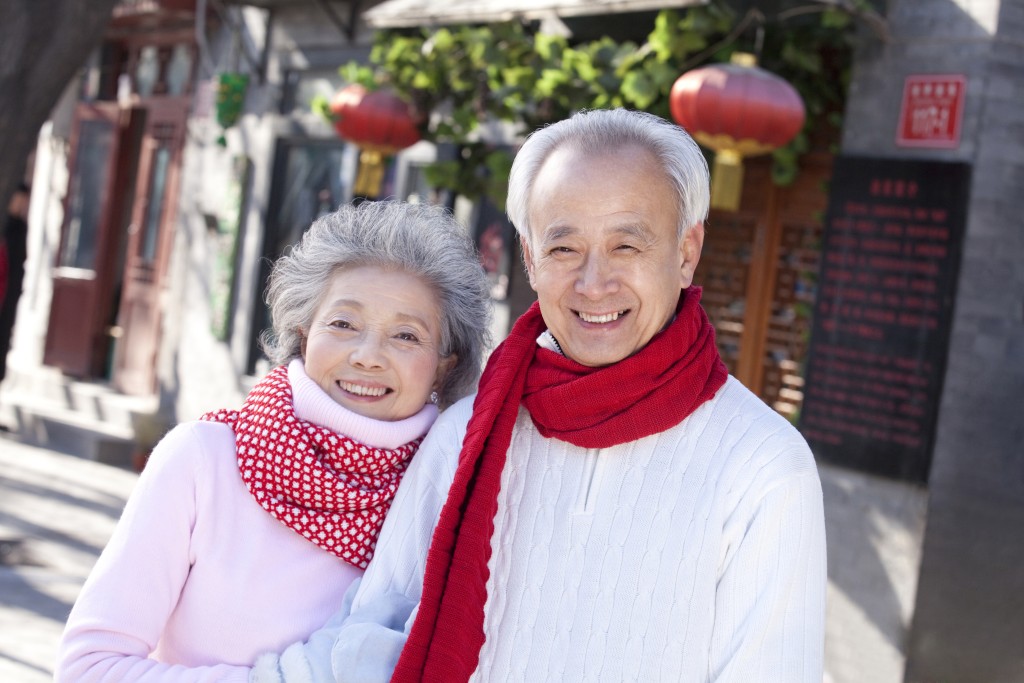 老人家生於冬天宜用紅色圍巾。