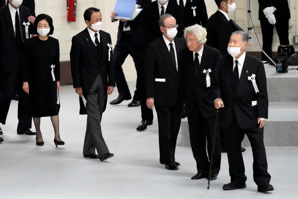 日本前首相森喜朗（右）、小泉純一郎、福田康夫和麻生太郎。