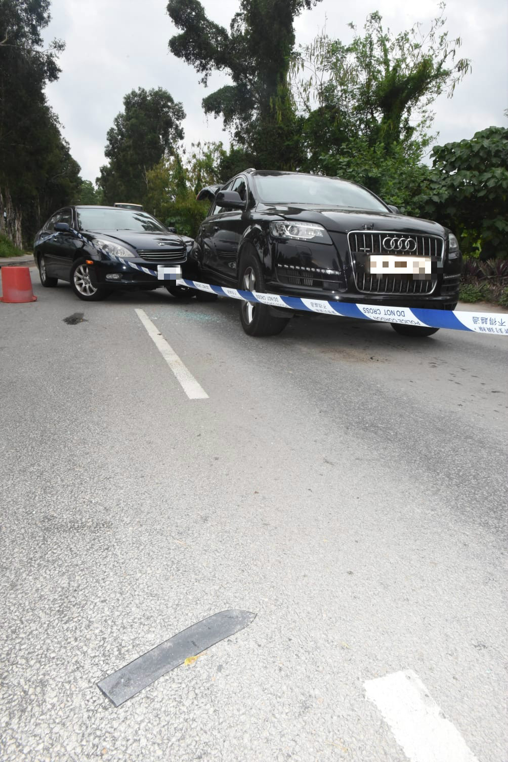 沙頭角公路私家車被匪徒駕駛汽車相撞。