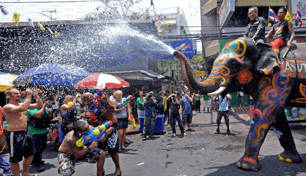 每年4月13日至15日为泼水节，是泰国传统新年节日，以泼水象徵洗去厄运迎接新一年来临，而S2O亚洲泼水音乐节（S2O Songkran Music Festival）就是因此而生