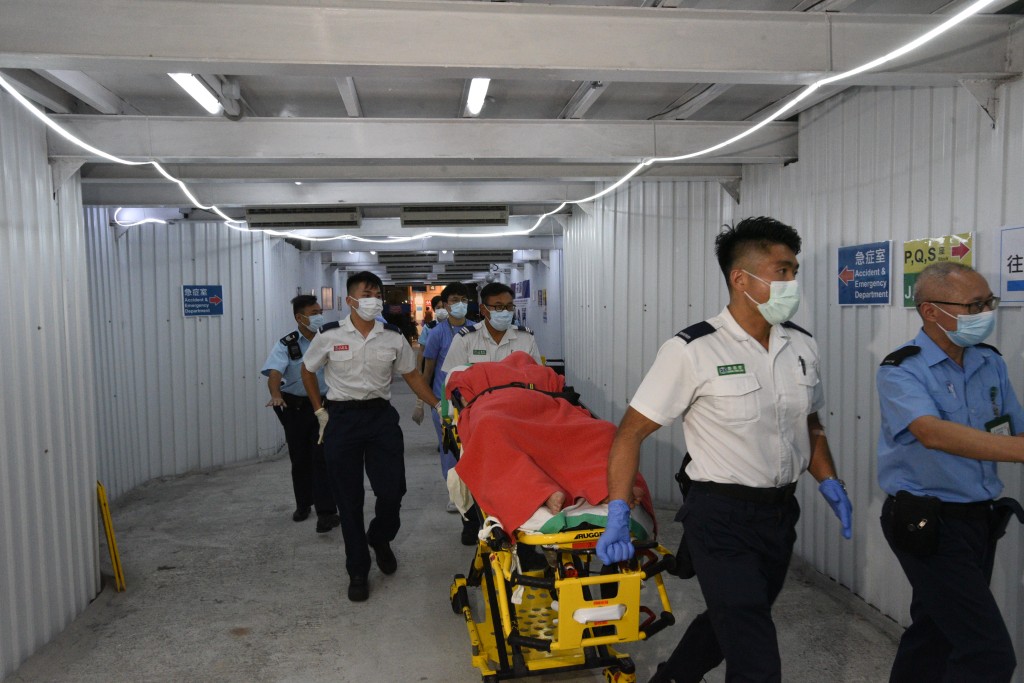 警方將姓柯女疑犯轉送青山醫院繼續治理。