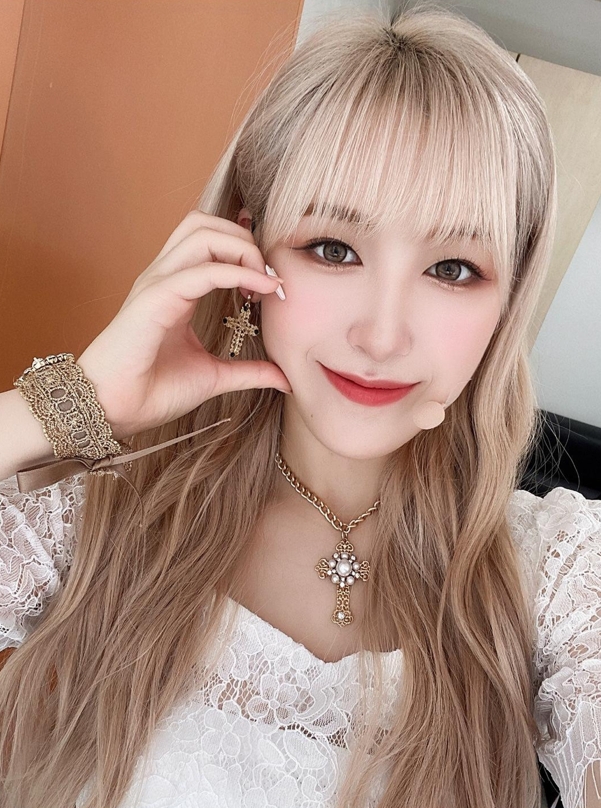 UJEONG只有19歲，青春無敵。