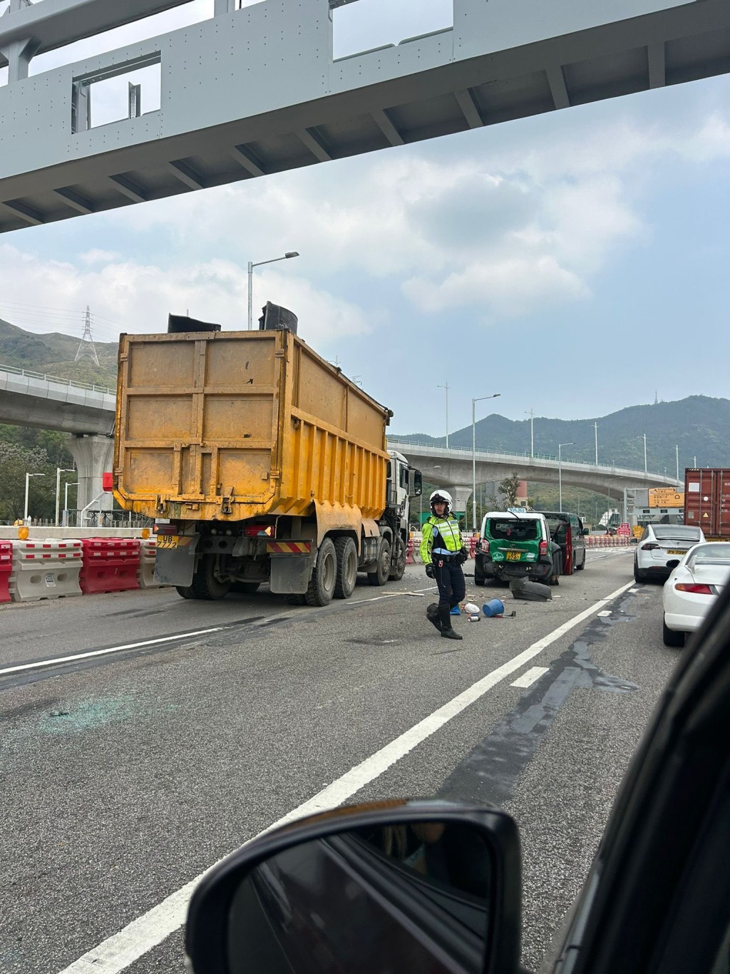 涉事的夾斗車。網圖