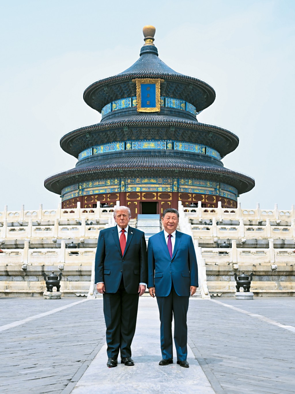國家主席習近平與美國總統特朗普參觀北京天壇,兩位元首在祈年殿廣場合影。 國家主席習近平與美國總統特朗普參觀北京天壇,兩位元首在祈年殿廣場合影。