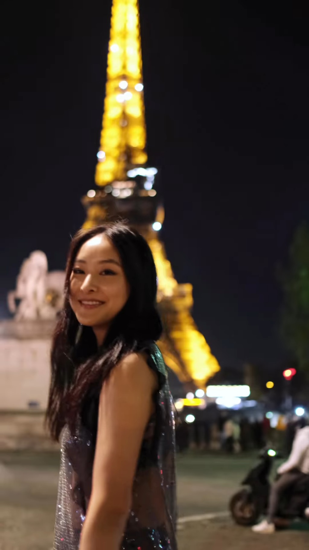 陈滢近日分享在巴黎拍摄的新相。
