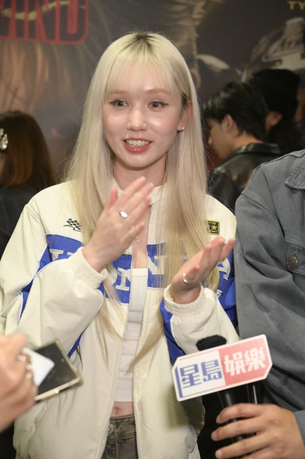 歸綽嶢談拍戲點滴手舞足蹈。