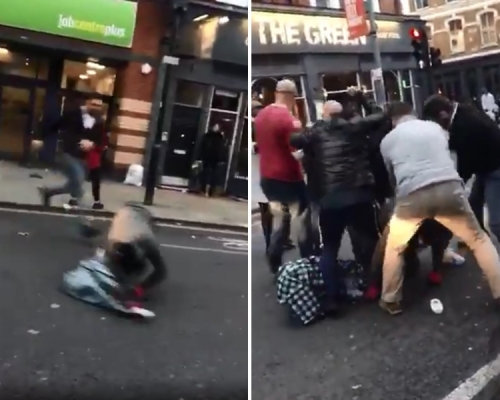 其中一名歹徒逃跑時摔倒，隨刻被整條街的民眾壓地暴打，直到警方趕到現場將人逮捕。 影片截圖