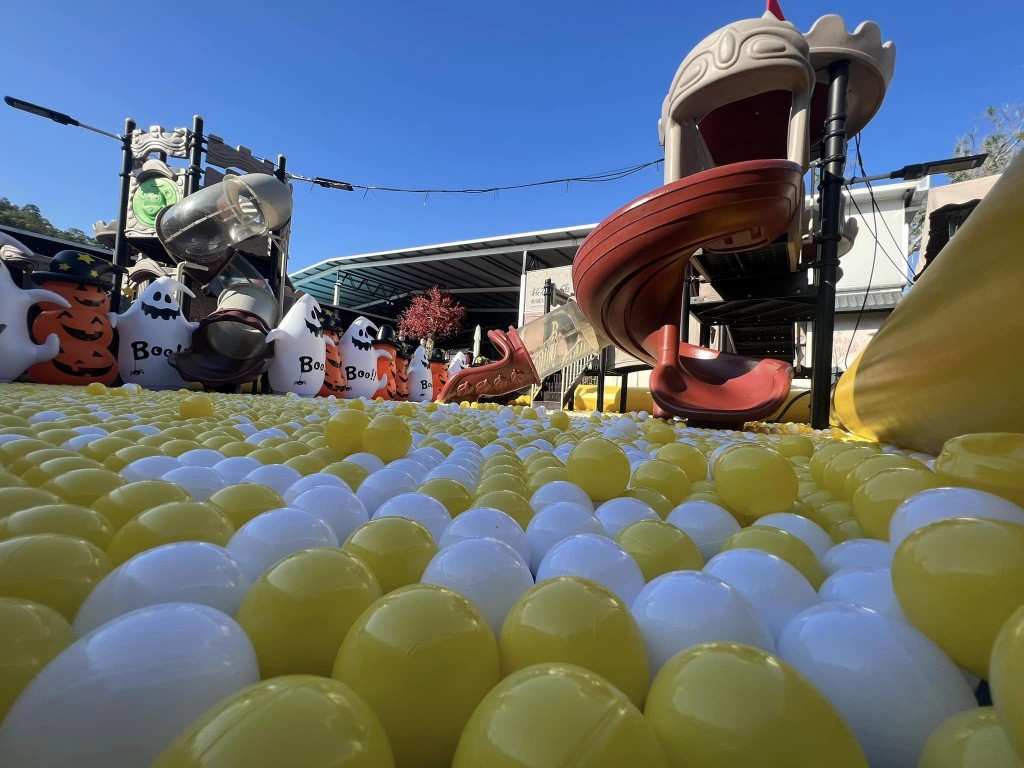 最近秋天更設有龍鼓灘海邊燒烤樂園「秋Go戲爽童樂祭」供小朋友放電。