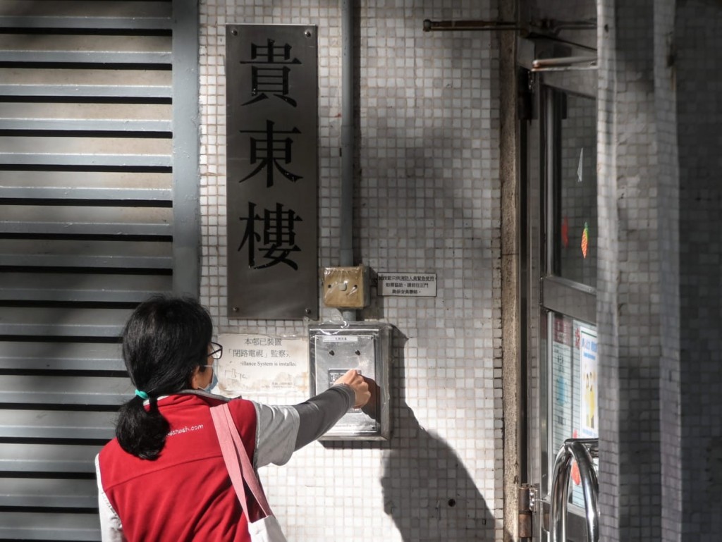 東頭二邨居民接受檢測。