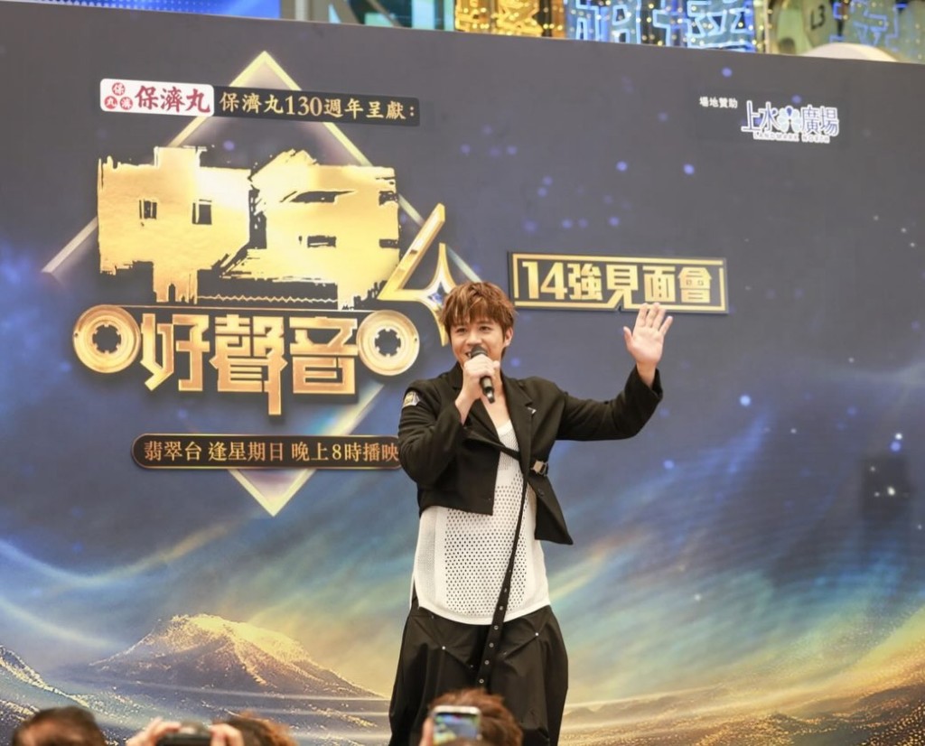 吳亦偉出生於音樂世家，父親及姊姊均是歌手。