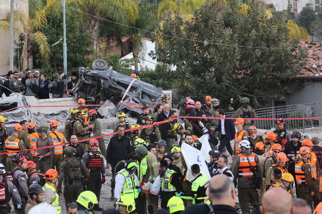 以色列中部城市貝特謝梅什受到伊朗導彈攻擊，造成至少9人死亡，11人失蹤。新華社