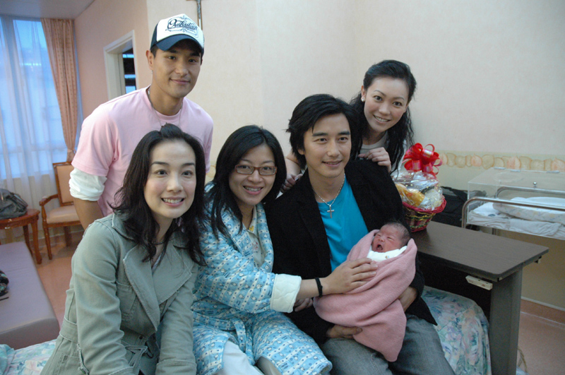 杜挺豪与黄瑷瑶的儿子于2007年出生。