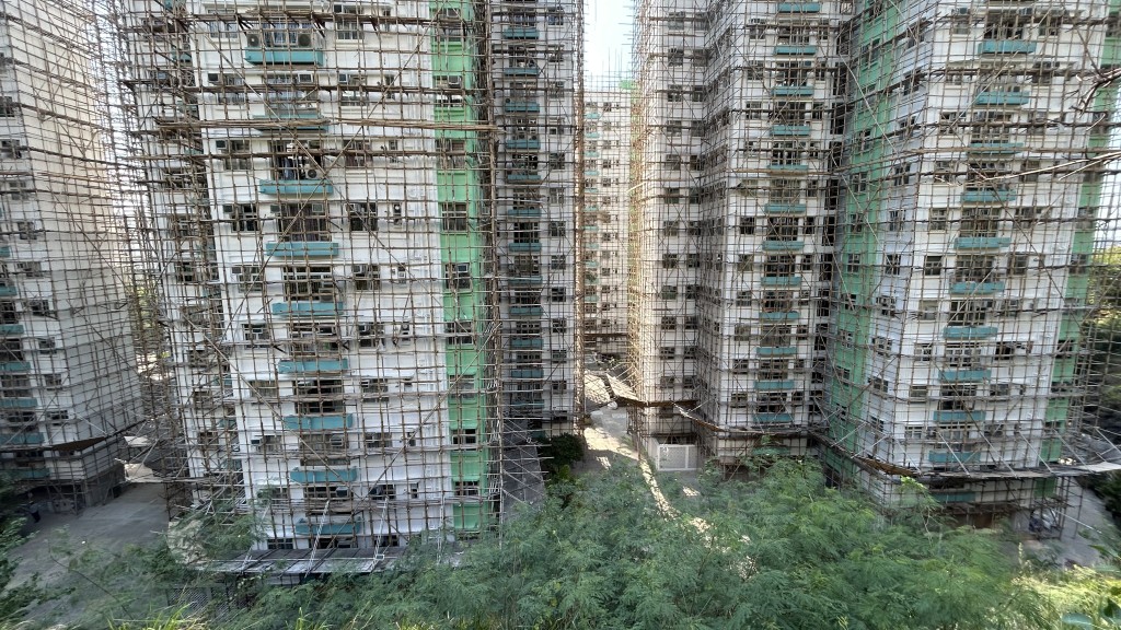 清麗苑已拆除外牆棚網。 清麗苑已拆除外牆棚網。