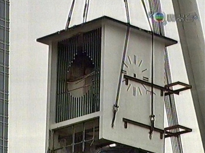 隨著鐘樓正式拆卸，變成為港人的回憶。