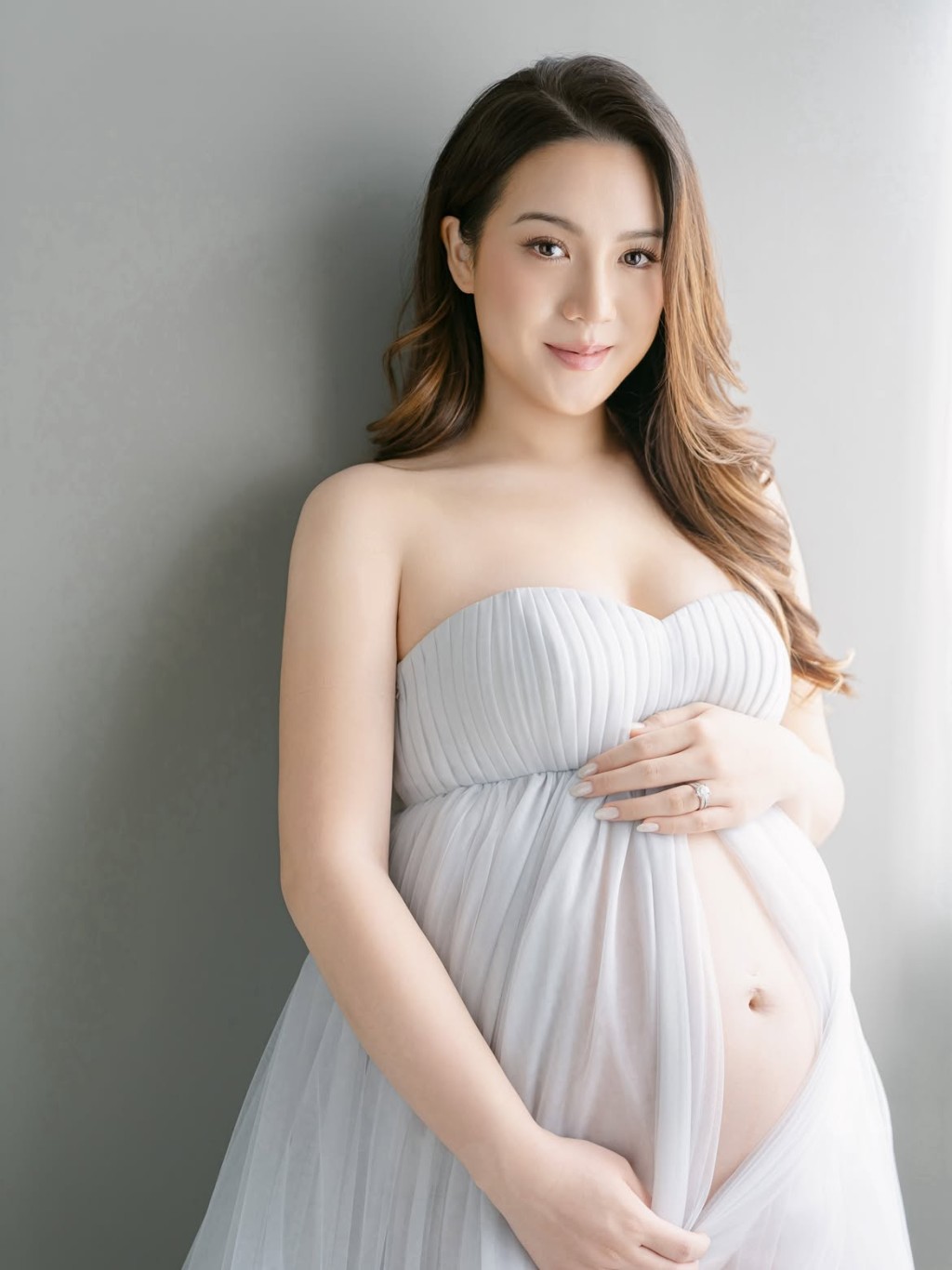 鄺美璇昨日（31日）在IG分享最新一輯孕照。