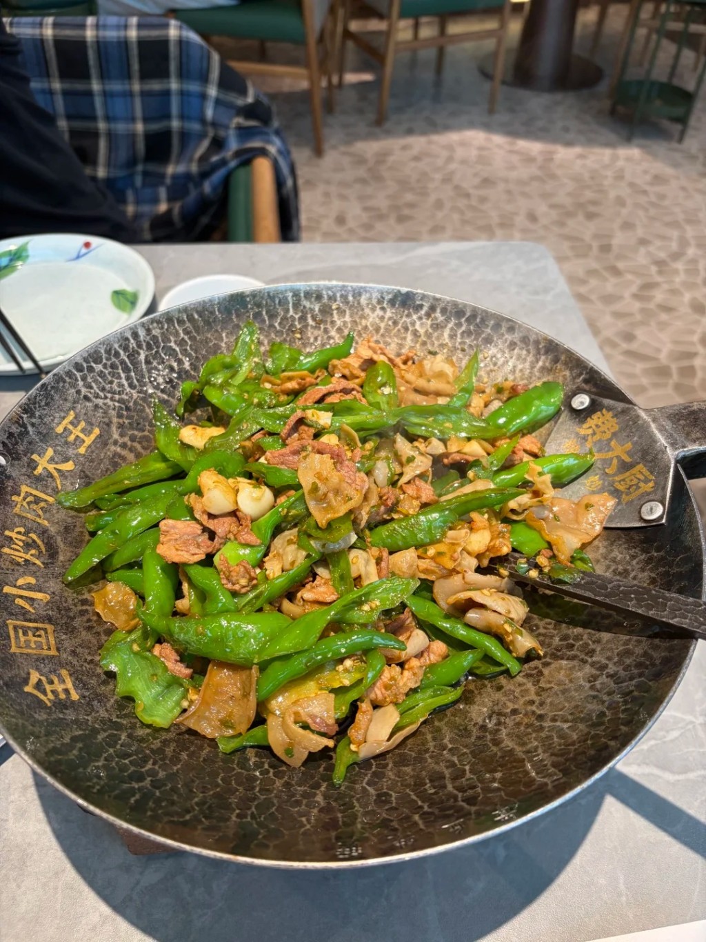 費大廚的「全國小炒肉大王」稱號,被發現僅是經網上投票獲得。小紅書 費大廚的「全國小炒肉大王」稱號,被發現僅是經網上投票獲得。小紅書