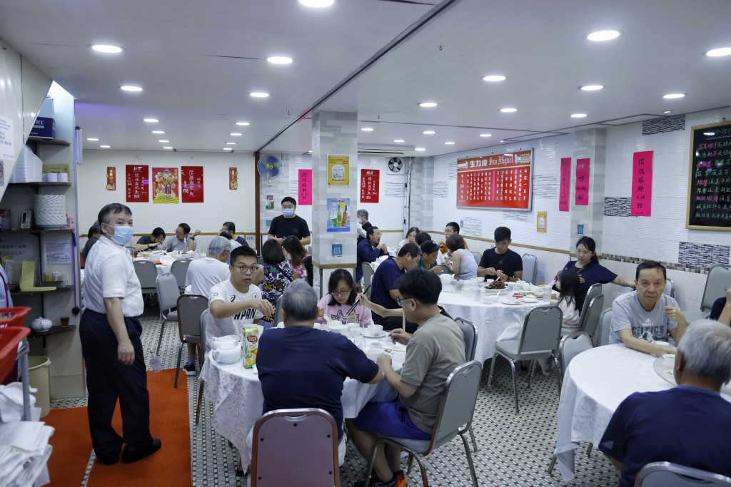 最新失業率顯示,本地飲食業工人失業率升至6.4%。資料圖片 最新失業率顯示,本地飲食業工人失業率升至6.4%。資料圖片