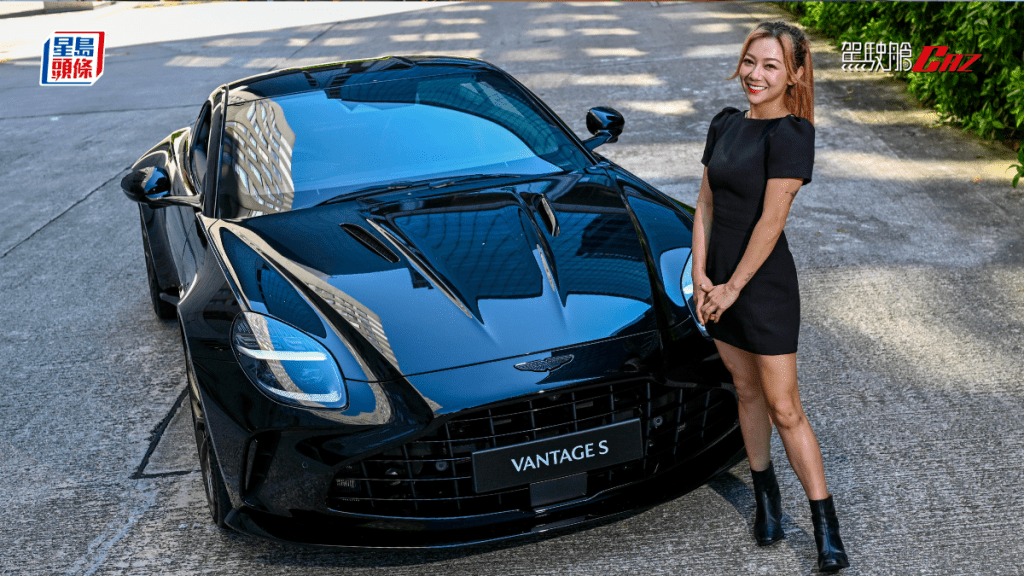 何雁詩（Stephanie）表示Aston Martin一直是她心目中的夢想擁有超跑，今次試駕到最新款Vantage S令她感到十分興奮。