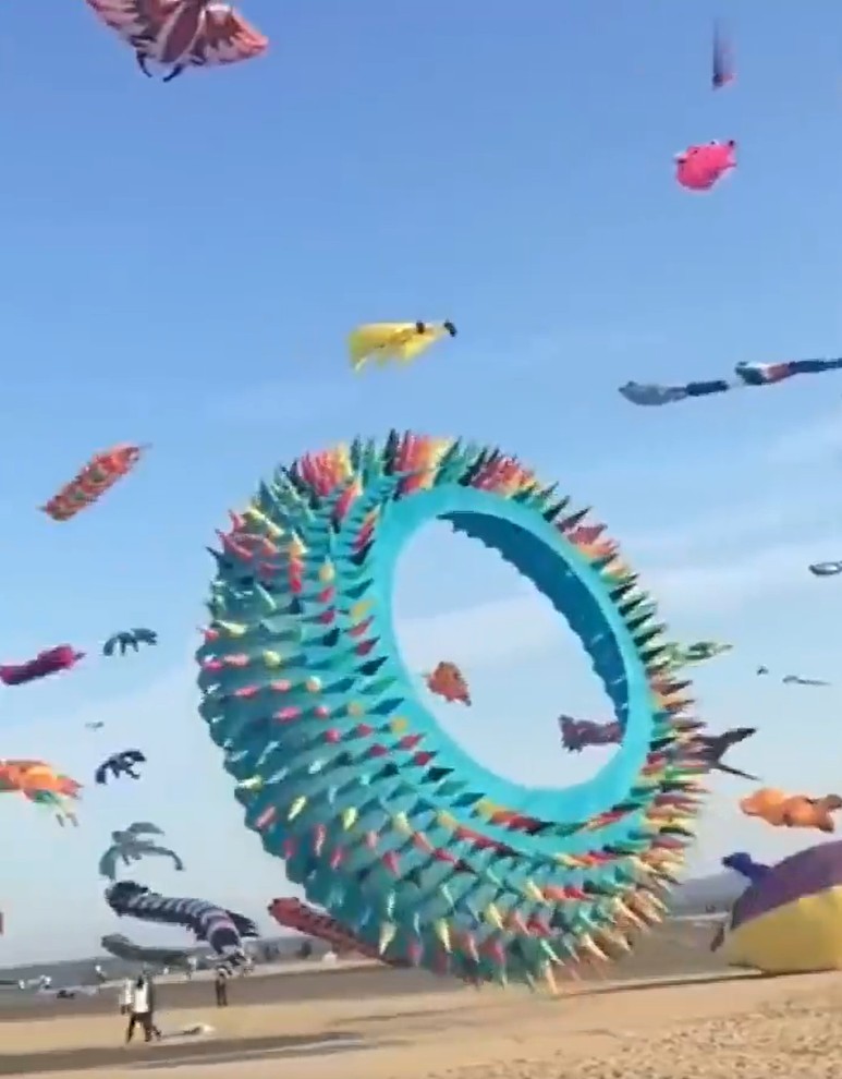 一眾風箏高手發揮創意，場面非常壯觀。網圖