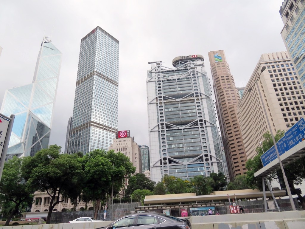 坊間有人辭職炒股票損手。示意圖片