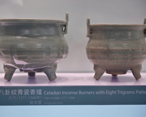 元朝八卦紋青瓷香爐，於水井附近的灰坑出土。
