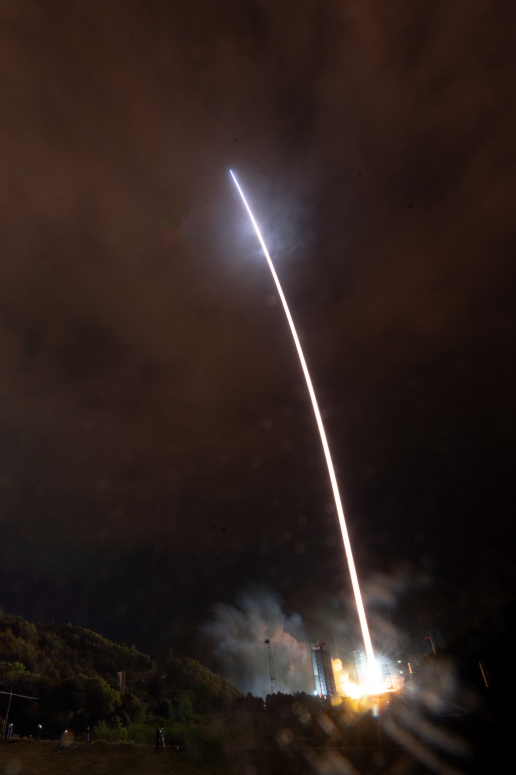 长征三号乙运载火箭,成功将行星探测工程天问二号探测器发射升空。 中新社 长征三号乙运载火箭,成功将行星探测工程天问二号探测器发射升空。 中新社