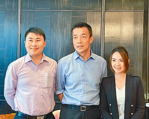 （左起）首席財務總監兼公司秘書曾昭浩、執行董事兼行政總裁顏添榮、總監張淑明。