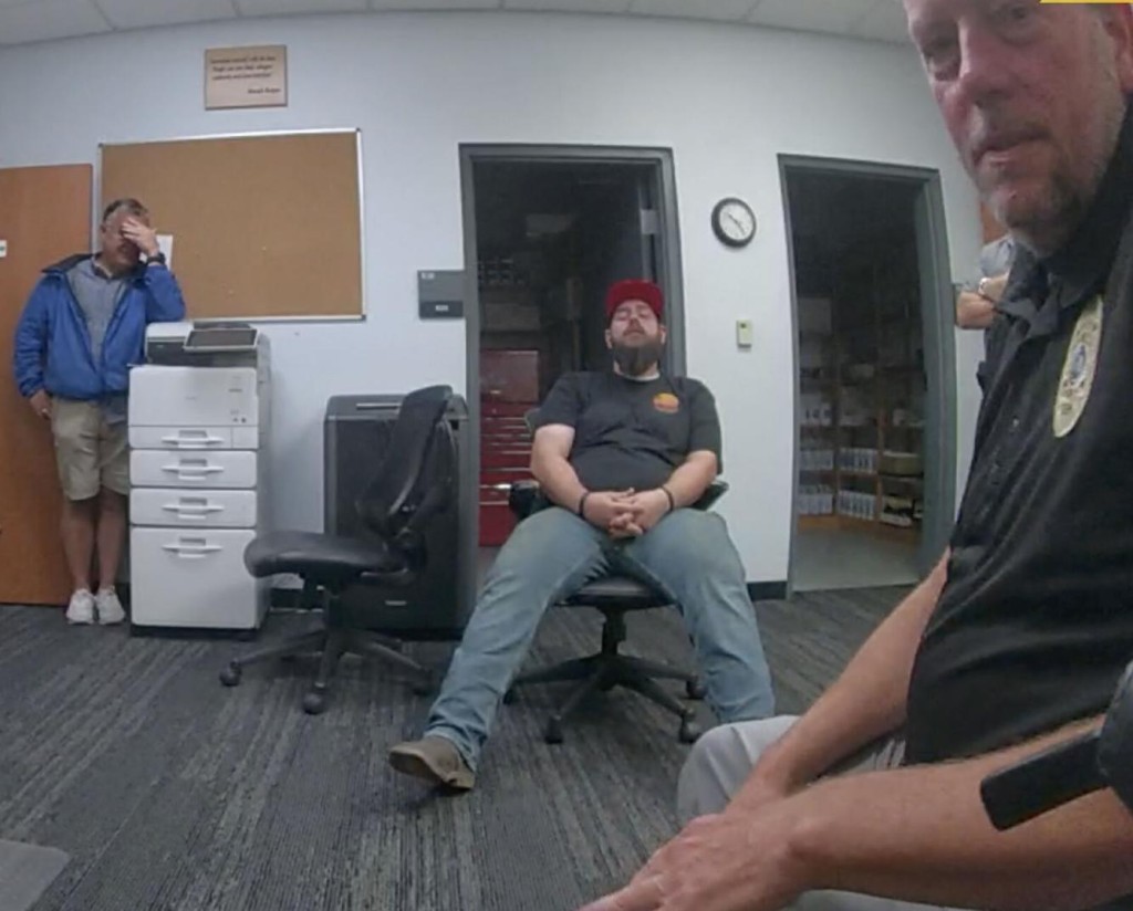 事发当晚波伊德（Weldon Boyd） 接受问话，辩称“自卫”过关。 Horry County Police Department