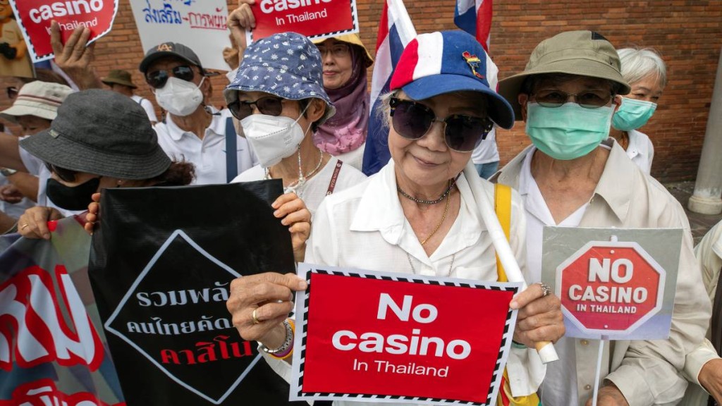 4月9日,泰國民眾舉行集會,抗議政府的賭場法案。路透社