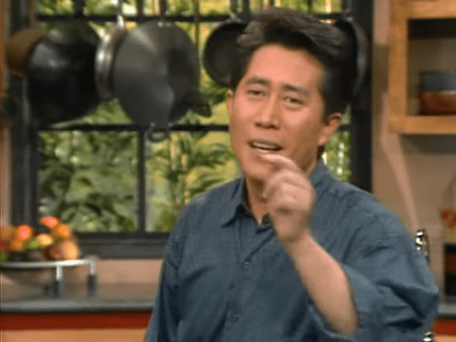 甄文達8、90年代憑飲食節目《Yan Can Cook（食得是福）》蜚聲國際。