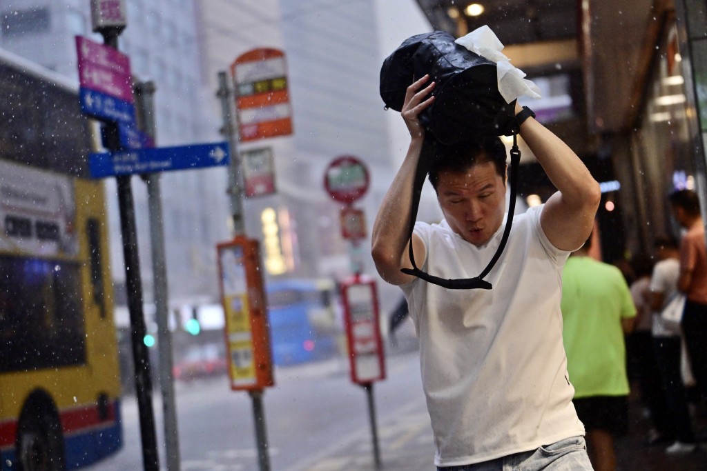 天文台指未来一两小时香港广泛地区可能受大雨影响。资料图片