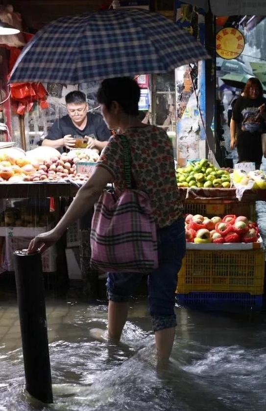 廣州暴雨水浸嚴重。 互聯網