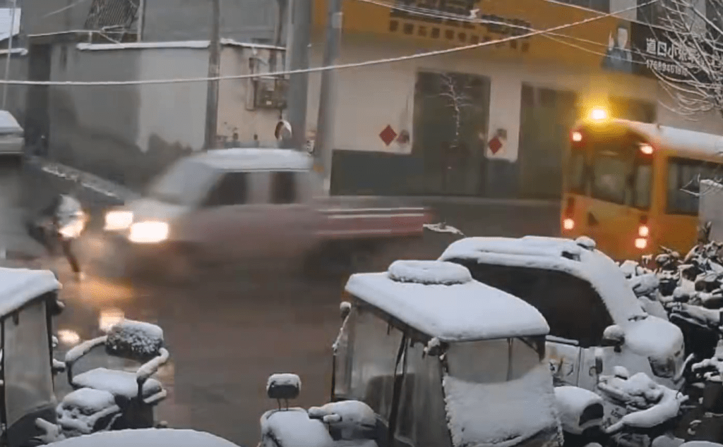 CCTV直擊事發一刻。 CCTV直擊事發一刻。