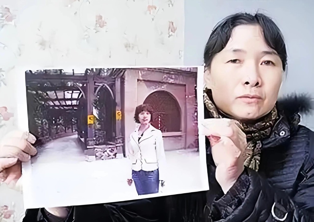 林伶是南京醫學院的高材生。 林伶是南京醫學院的高材生。