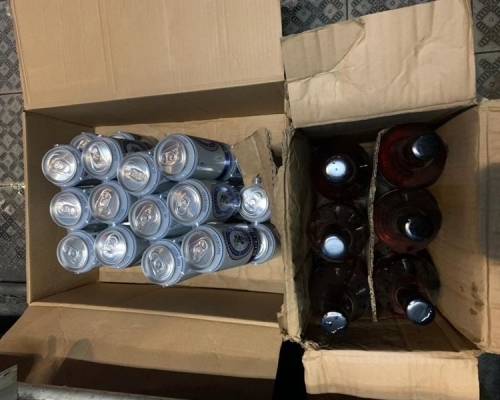 行動中警員檢獲約45罐啤酒及6瓶烈酒。圖：警方提供