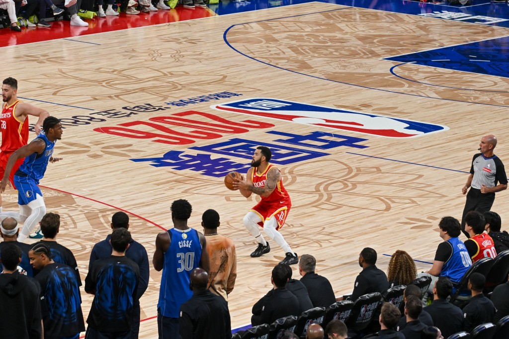 NBA中国赛火箭vs独行侠G1。魏国谦摄