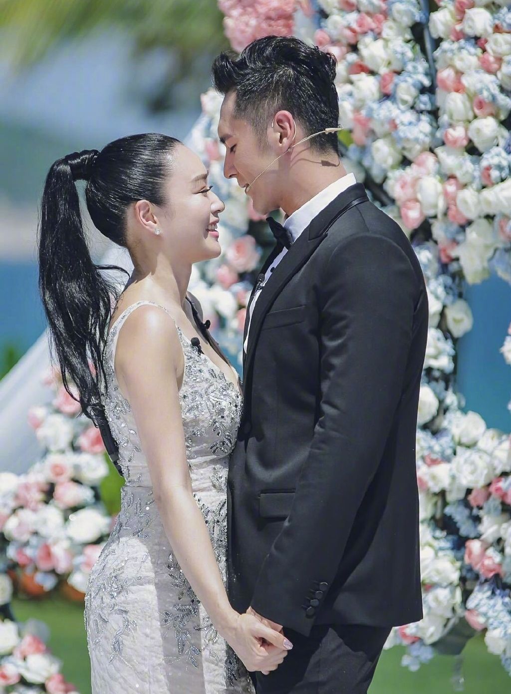 2016年与张伦硕再婚，并将女儿们全部改姓张，一家五口相处融洽。