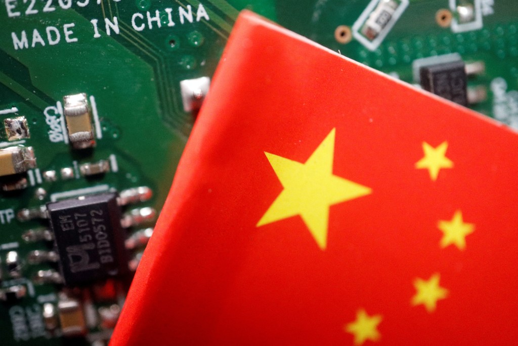 美国智库指，若美国对进口晶片课征25%的关税，将削弱美国在AI领域的竞争力，令中国企业能扩展AI实力，有机会取得主导地位。路透社