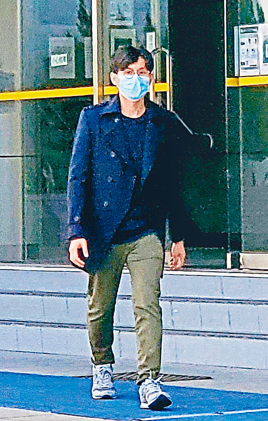 方仲賢昨日再遭拘捕及檢控後,獲准以一萬元保釋外出。