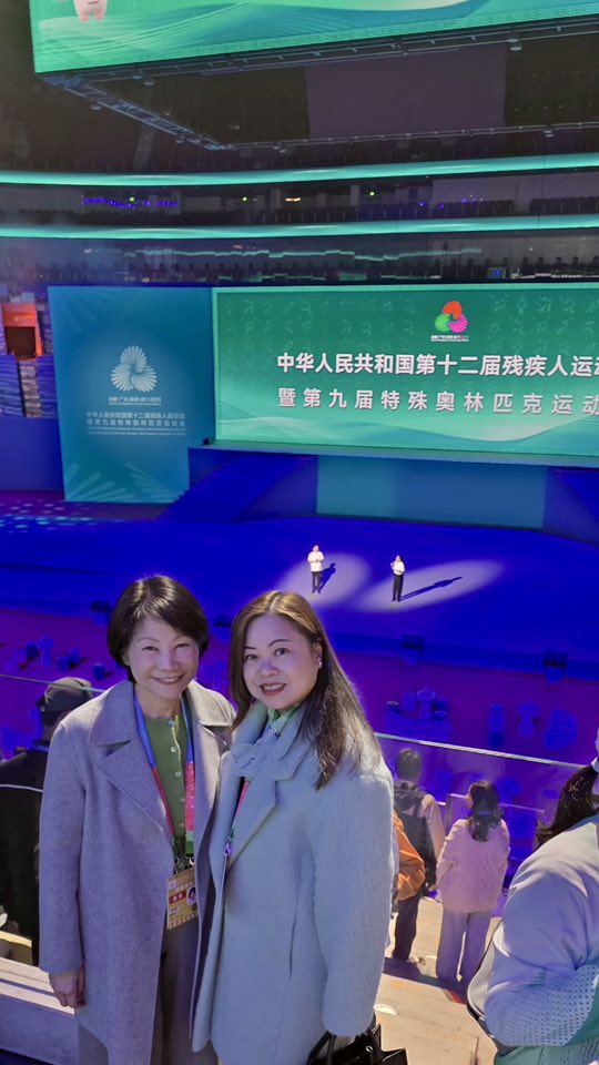 羅淑佩(右)出席殘特奧會閉幕式。羅淑佩Facebook圖片 羅淑佩(右)出席殘特奧會閉幕式。羅淑佩Facebook圖片