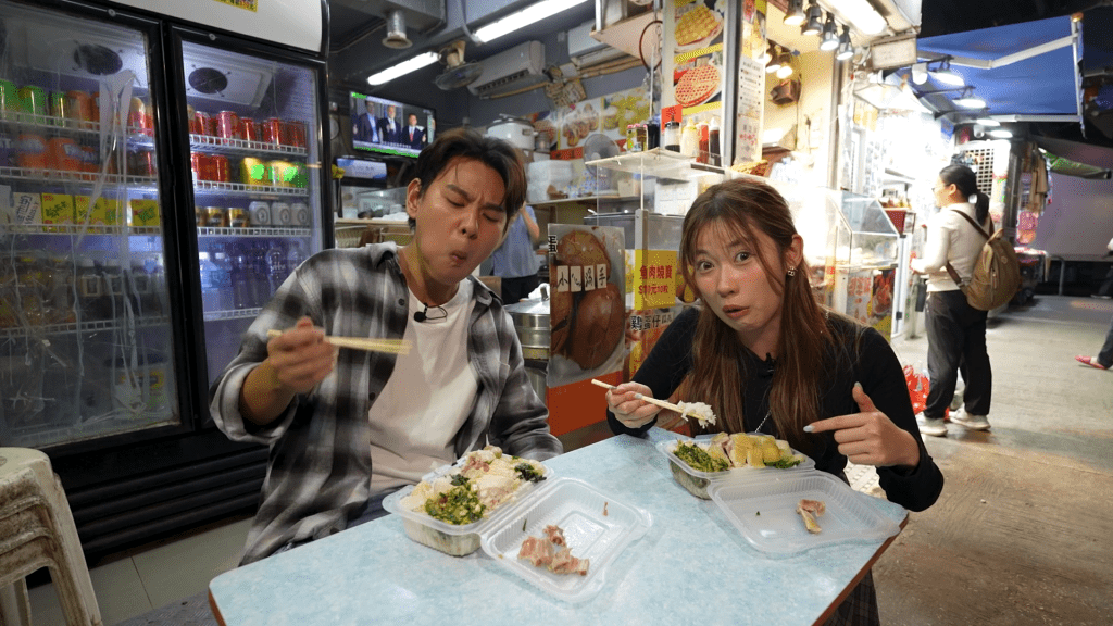 波波再度化身试食大使，大赞姜蓉做得好好食！