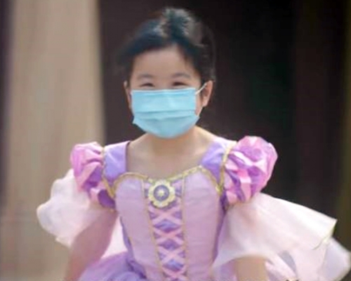 5歲血癌女童去迪士尼圓公主夢。影片截圖