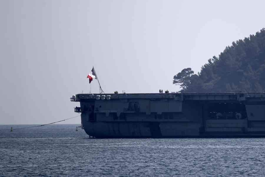 「戴高樂號」上有約三分一官兵確診。AP