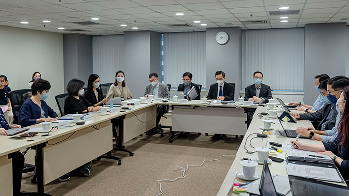 房屋局副局長戴尚誠首次主持「支援非政府機構推行過渡性房屋項目的資助計畫」評審委員會議。