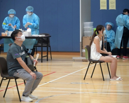截至今午5時半，有逾112萬人登記計畫，另有超過100萬人完成採樣。
