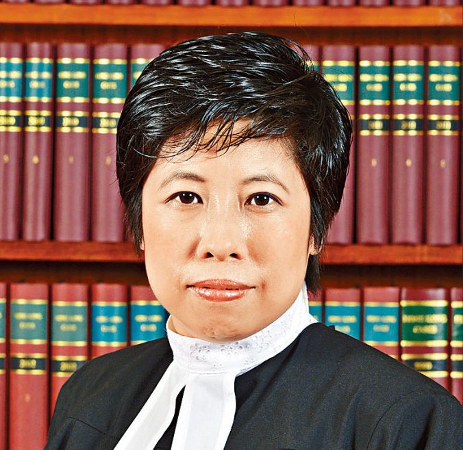 何麗明於二○一八年離任特委裁判官。